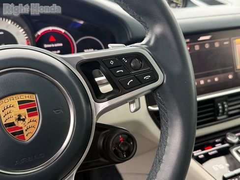 Used 2022 Porsche Cayenne Base image 17