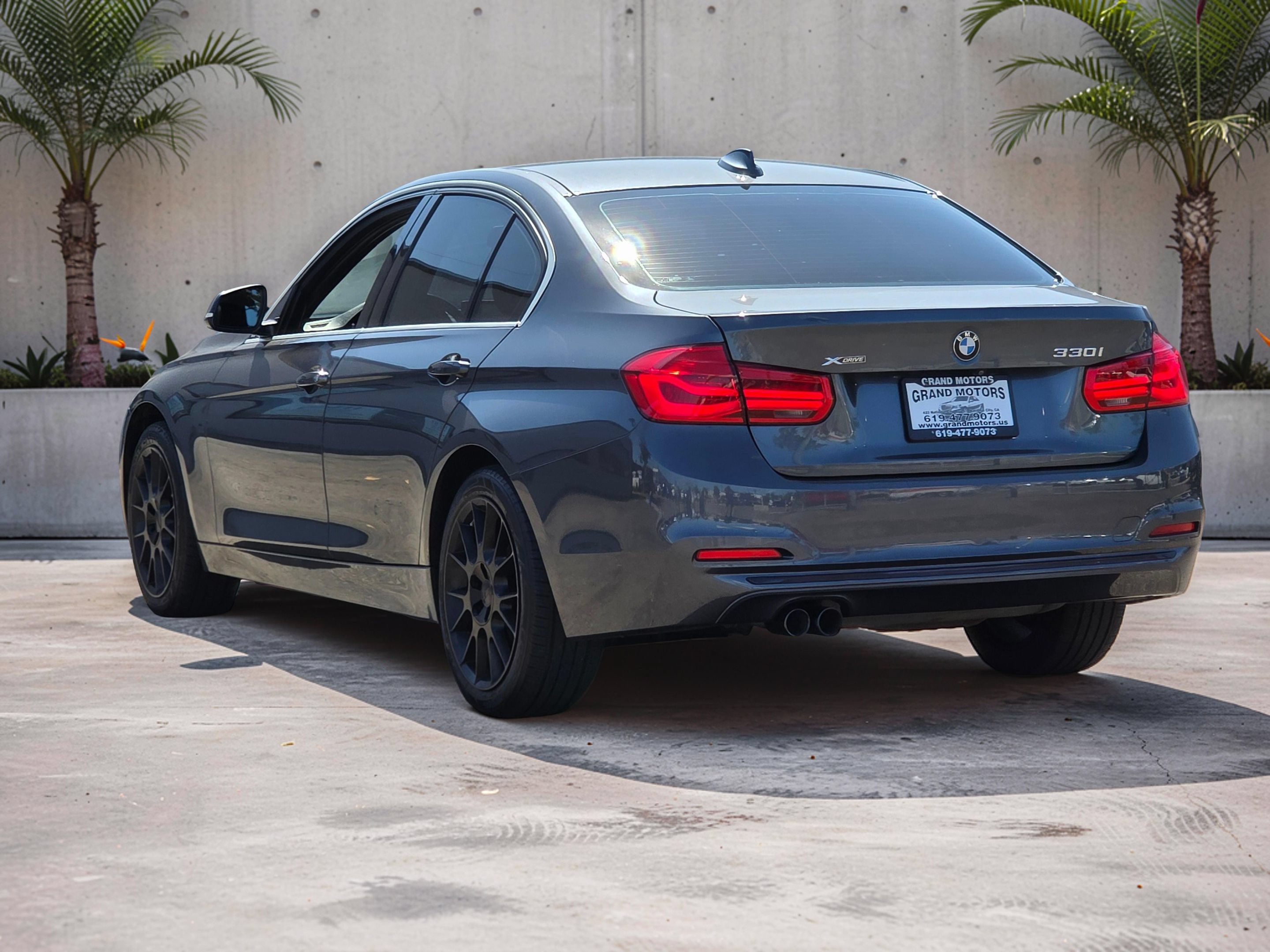 Used 2018 BMW 330i xDrive Sedan AWD/4WD image 5