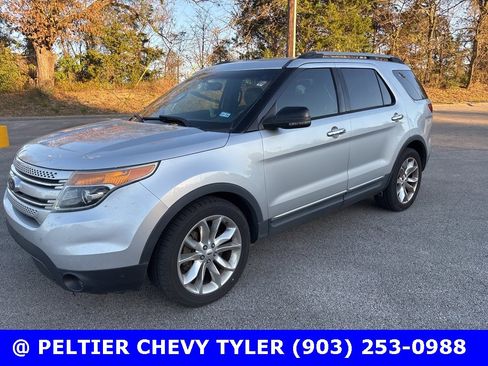 Used 2013 Ford Explorer XLT image 3