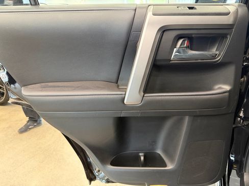 Used 2022 Toyota 4Runner Limited AWD/4WD image 15