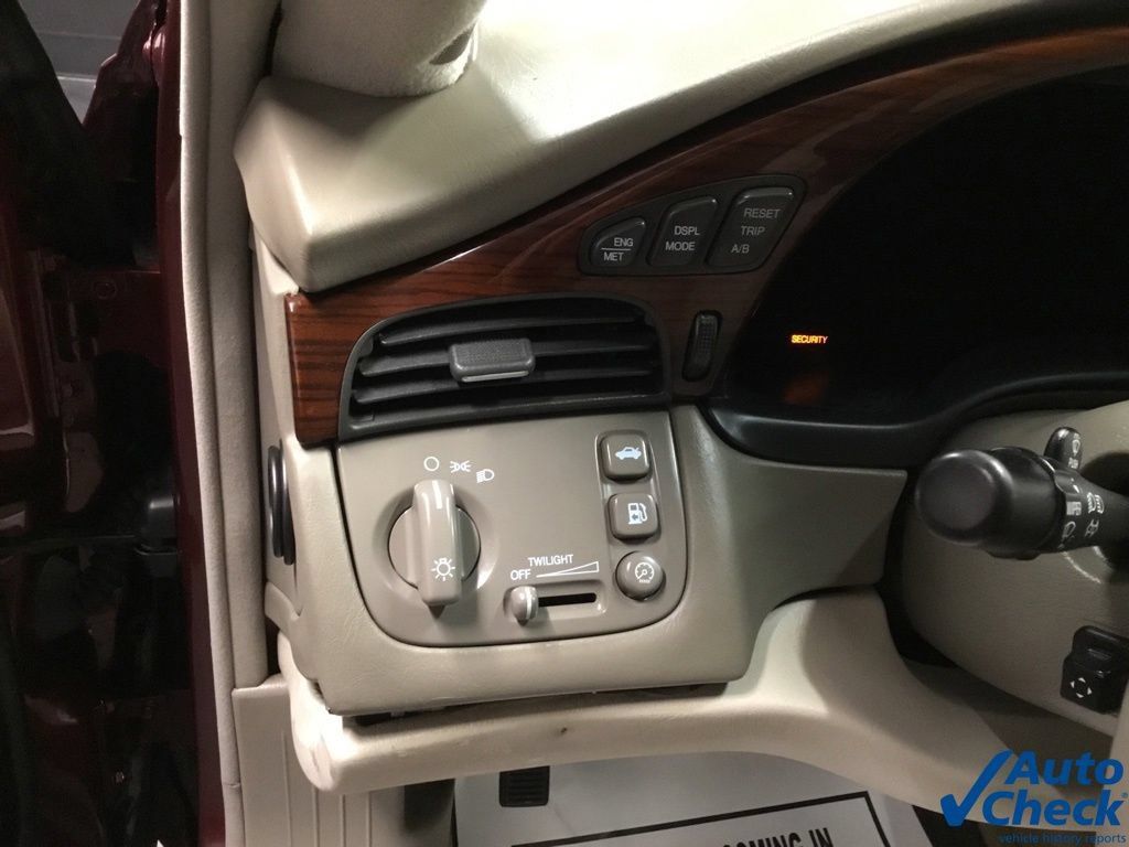Used 2000 Cadillac De Ville DHS w/ Safety/Security Pkg FWD image 22