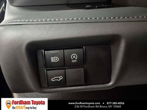 Used 2023 Toyota Highlander XLE AWD/4WD image 21