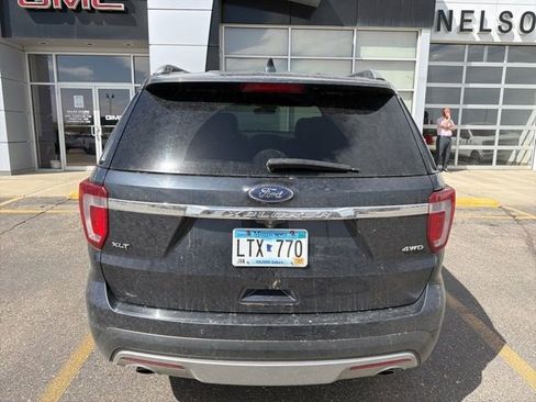 Used 2017 Ford Explorer XLT w/ Equipment Group 202A AWD/4WD image 6