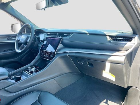 Certified 2025 Jeep Grand Cherokee L Limited w/ Luxury Tech Group II image 30