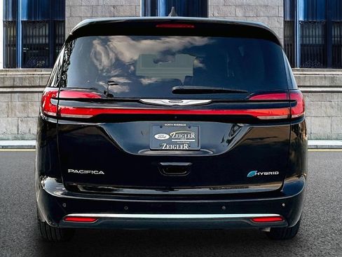 Used 2024 Chrysler Pacifica Limited FWD image 4