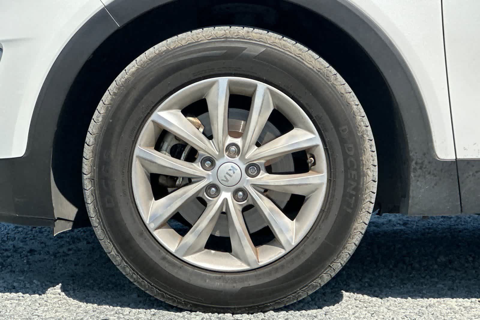 Used 2017 Kia Sorento FWD w/ LX Convenience Package image 12
