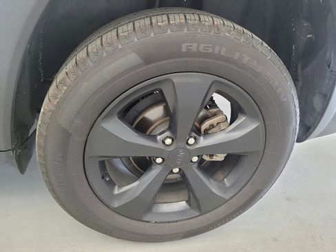 Used 2021 Jeep Cherokee Latitude FWD image 31