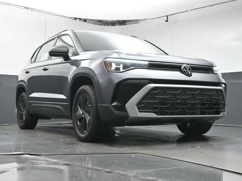 Used 2025 Volkswagen Taos SE FWD image 34