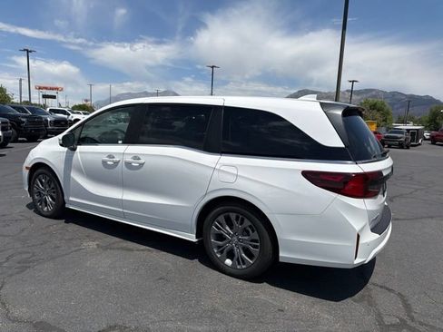 Used 2025 Honda Odyssey Touring image 11