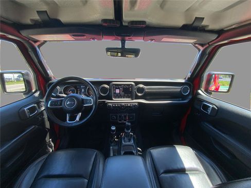 Used 2018 Jeep Wrangler Unlimited Sahara AWD/4WD image 22