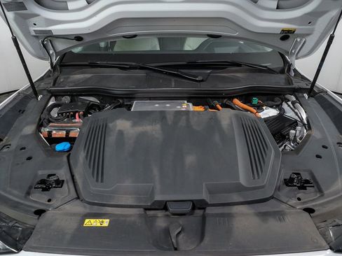 Used 2021 Audi e-tron Prestige w/ Prestige Package image 36