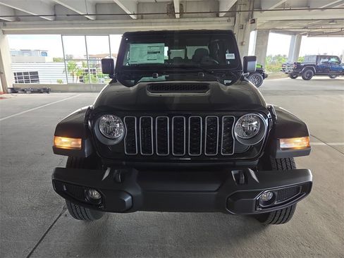 New 2025 Jeep Gladiator Sport image 3