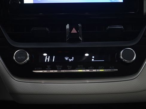 Used 2025 Toyota Corolla LE image 16