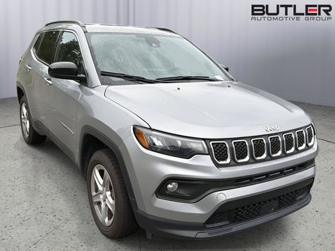 Used 2024 Jeep Compass Latitude AWD/4WD image 4