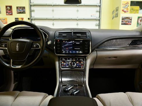 Used 2019 Lincoln Continental Select w/ Continental Climate Package image 23