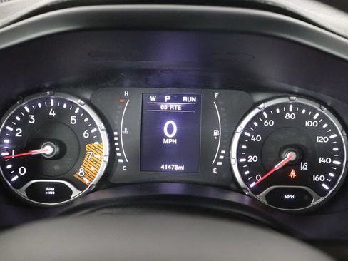 Used 2023 Jeep Renegade Latitude w/ Sun & Fun Group AWD/4WD image 11