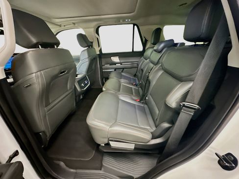 Used 2025 Ford Expedition Active AWD/4WD image 28