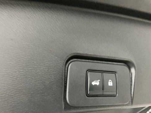 Used 2023 Nissan Rogue SL w/ SL Premium Package image 32