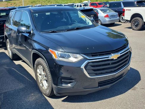 Used 2019 Chevrolet Traverse LS FWD image 2