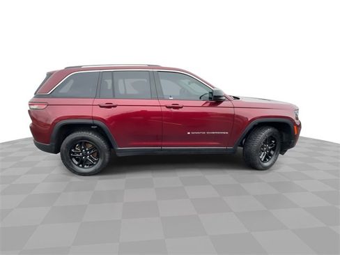 Used 2023 Jeep Grand Cherokee Laredo w/ Luxury Tech Group I image 9