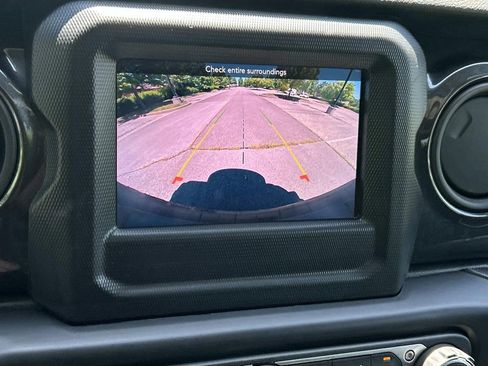 Used 2021 Jeep Wrangler Unlimited Sport AWD/4WD image 31