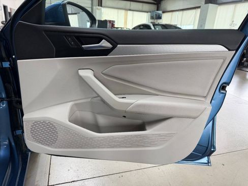 Used 2019 Volkswagen Jetta SE w/ Cold Weather Package FWD image 16