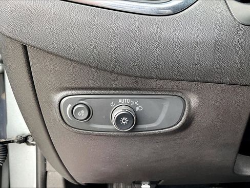 Used 2023 Chevrolet Equinox LT FWD image 34