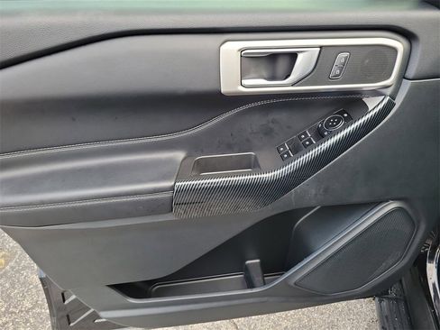 Used 2022 Ford Explorer XLT image 13