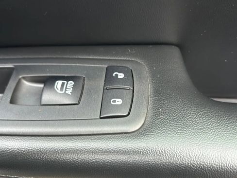 Used 2018 Jeep Grand Cherokee Limited image 11