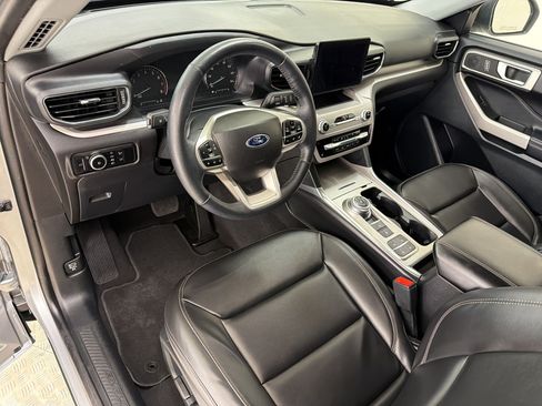 Certified 2023 Ford Explorer XLT w/ Equipment Group 202A RWD image 4
