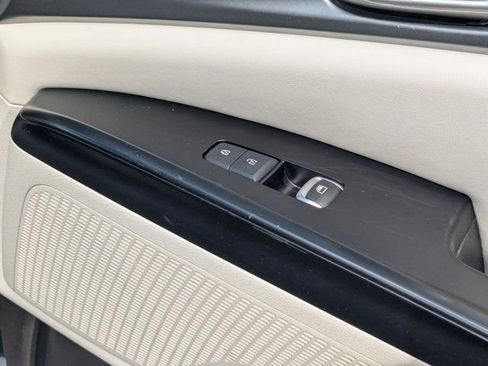 Used 2024 Kia Carnival LX image 29