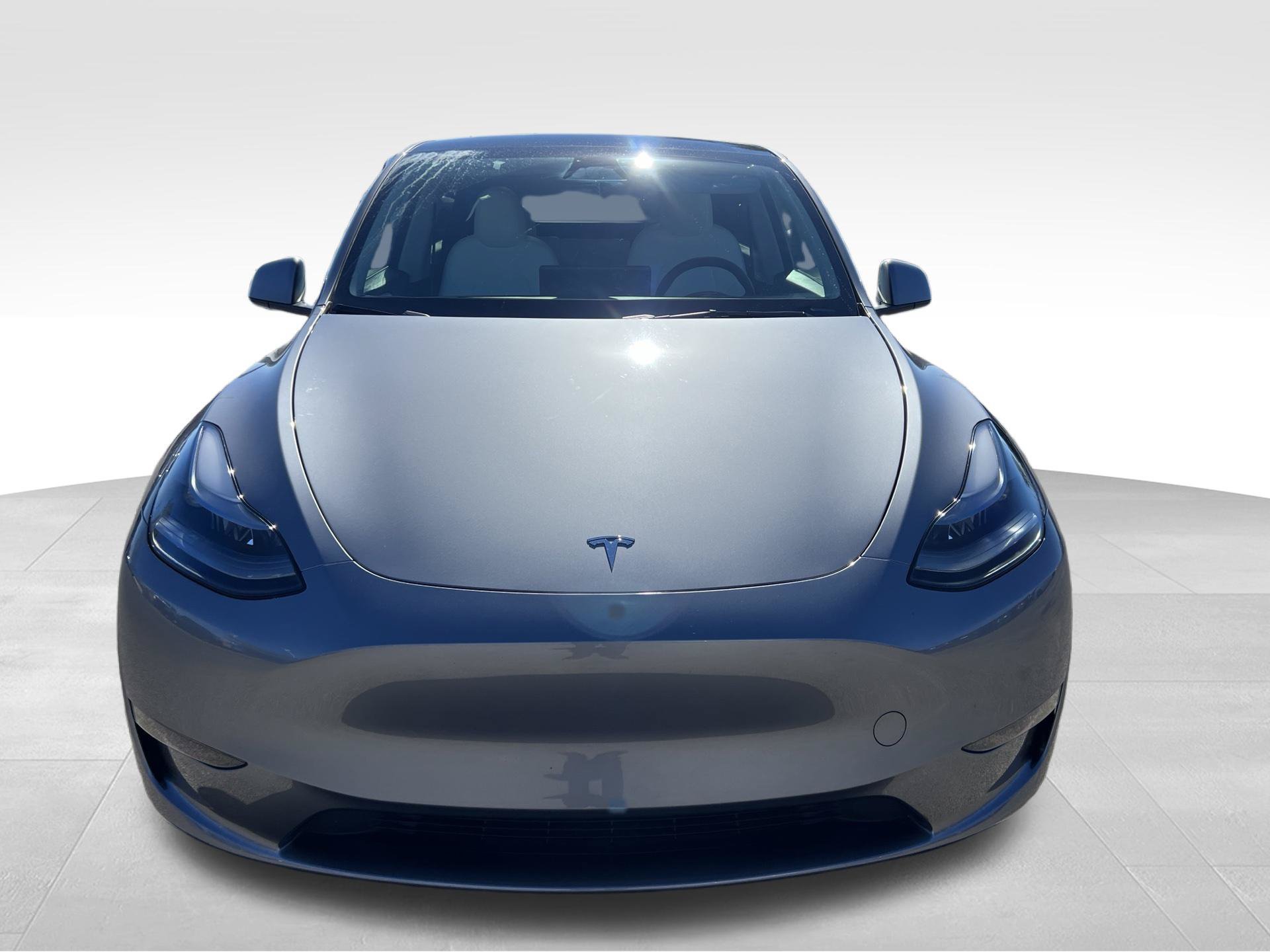 Used 2024 Tesla Model Y Long Range AWD/4WD image 2