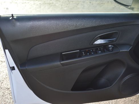 Used 2015 Chevrolet Cruze LT image 8