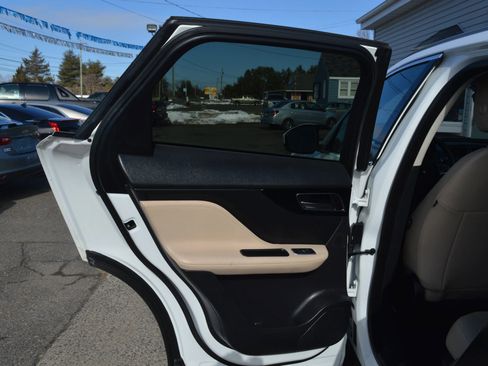 Used 2020 Jaguar F-PACE Premium image 27