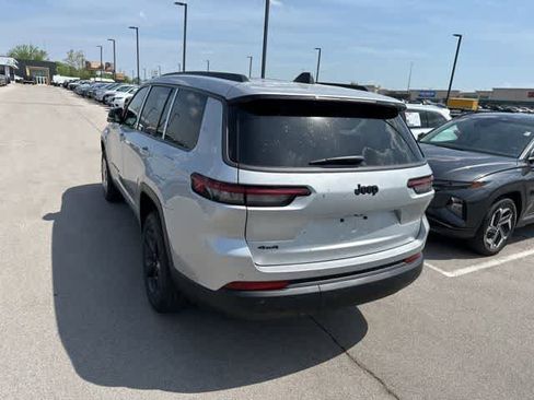 New 2026 Jeep Grand Cherokee L Limited w/ Limited Altitude Package AWD/4WD image 9