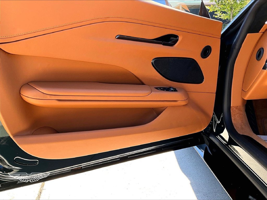 Used 2026 Aston Martin V8 Vantage S RWD image 18