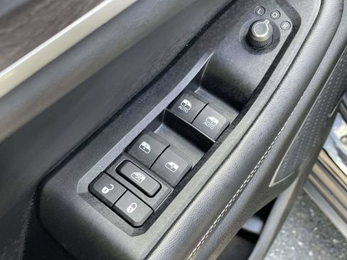 Certified 2023 Jeep Grand Cherokee L Limited AWD/4WD image 28