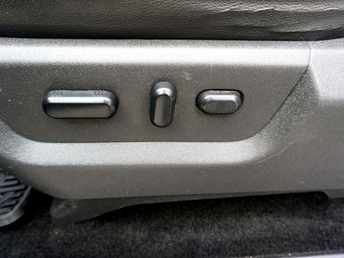 Used 2014 Ford F350 Lariat image 17