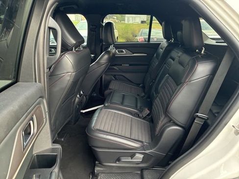 Used 2025 Ford Explorer ST-Line w/ ST-Line Street Pack image 25