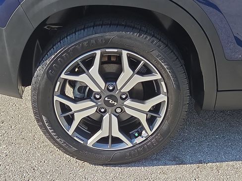 Used 2023 Kia Seltos EX AWD/4WD image 7