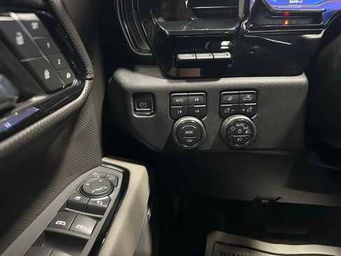 Used 2023 Chevrolet Silverado 1500 ZR2 w/ Technology Package AWD/4WD image 17