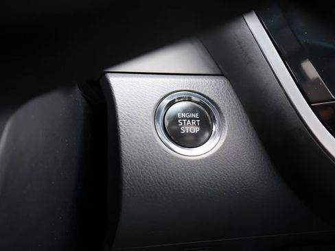 Used 2018 Toyota Camry XLE image 27