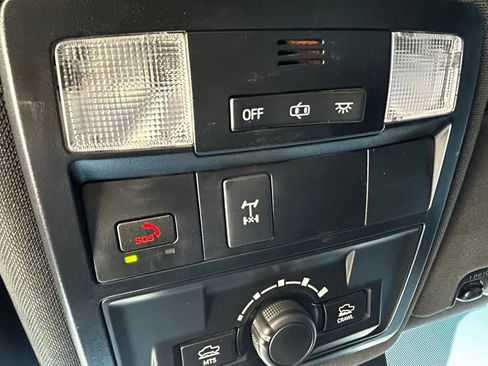 Used 2022 Toyota Tacoma TRD Off-Road w/ Technology Package image 31