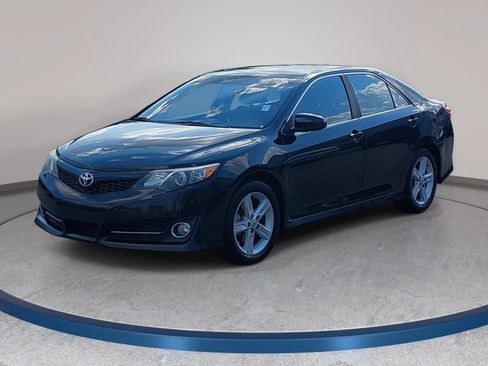 Used 2012 Toyota Camry SE FWD image 1