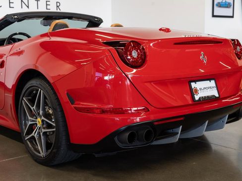 Used 2017 Ferrari California T image 36