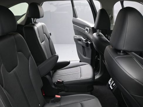 Used 2025 Kia Sorento SX image 29