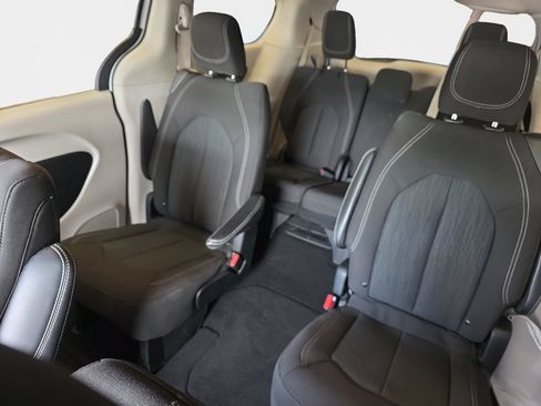 Used 2023 Chrysler Voyager LX FWD image 19