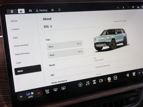 Used 2023 Rivian R1S Launch Edition image 21