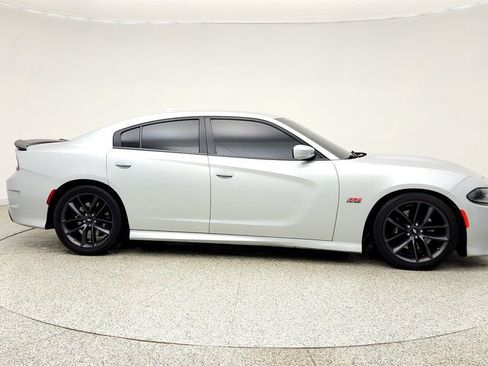Used 2019 Dodge Charger Scat Pack RWD image 4