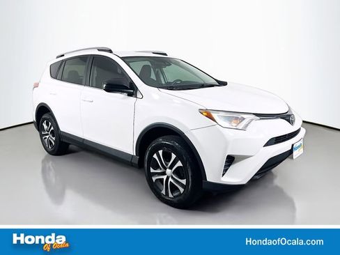 Used 2018 Toyota RAV4 LE image 1